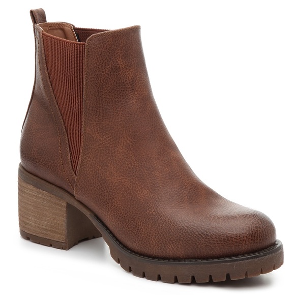 MIA Jody Lug Sole Heeled Chelsea Boot - Picture 1 of 7